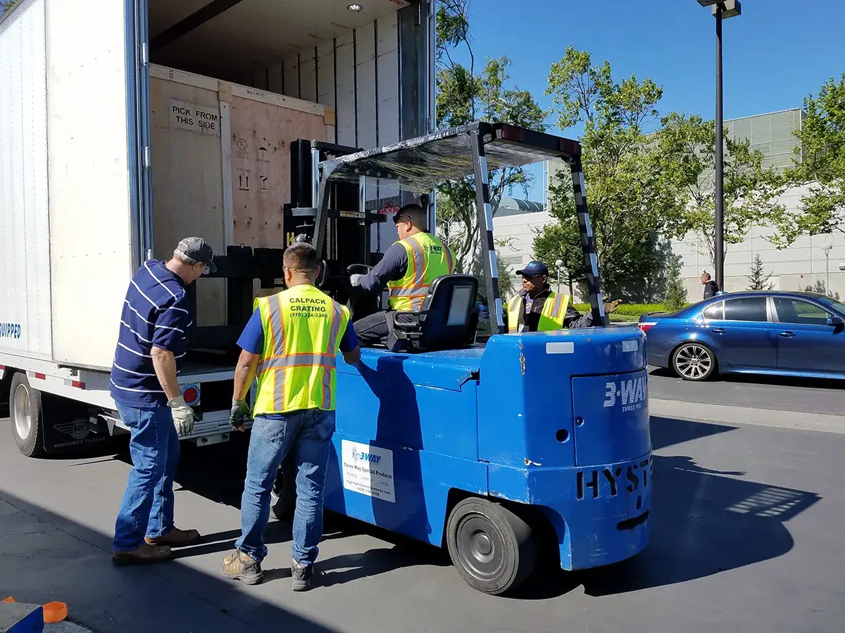 Understanding-Your-Trade-Show-Transport-Options Trade show trucking companies