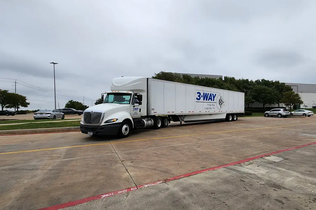 Understanding Your Trade Show Transport Options - 3-WAY A Three Way Logistics freight truck
