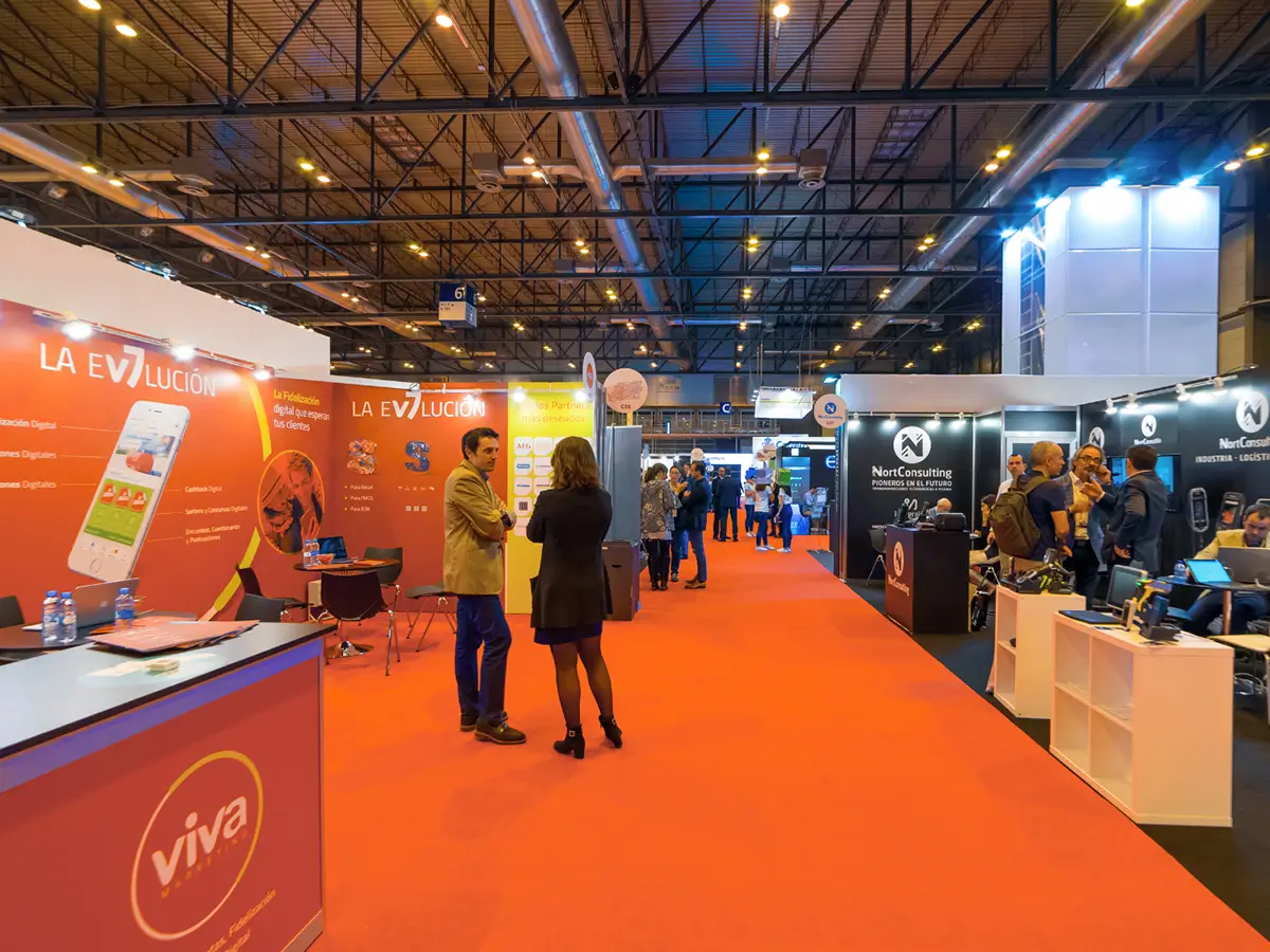 How-to-Set-Up-a-Trade-Show-Booth Set up booths with support from trade show trucking companies