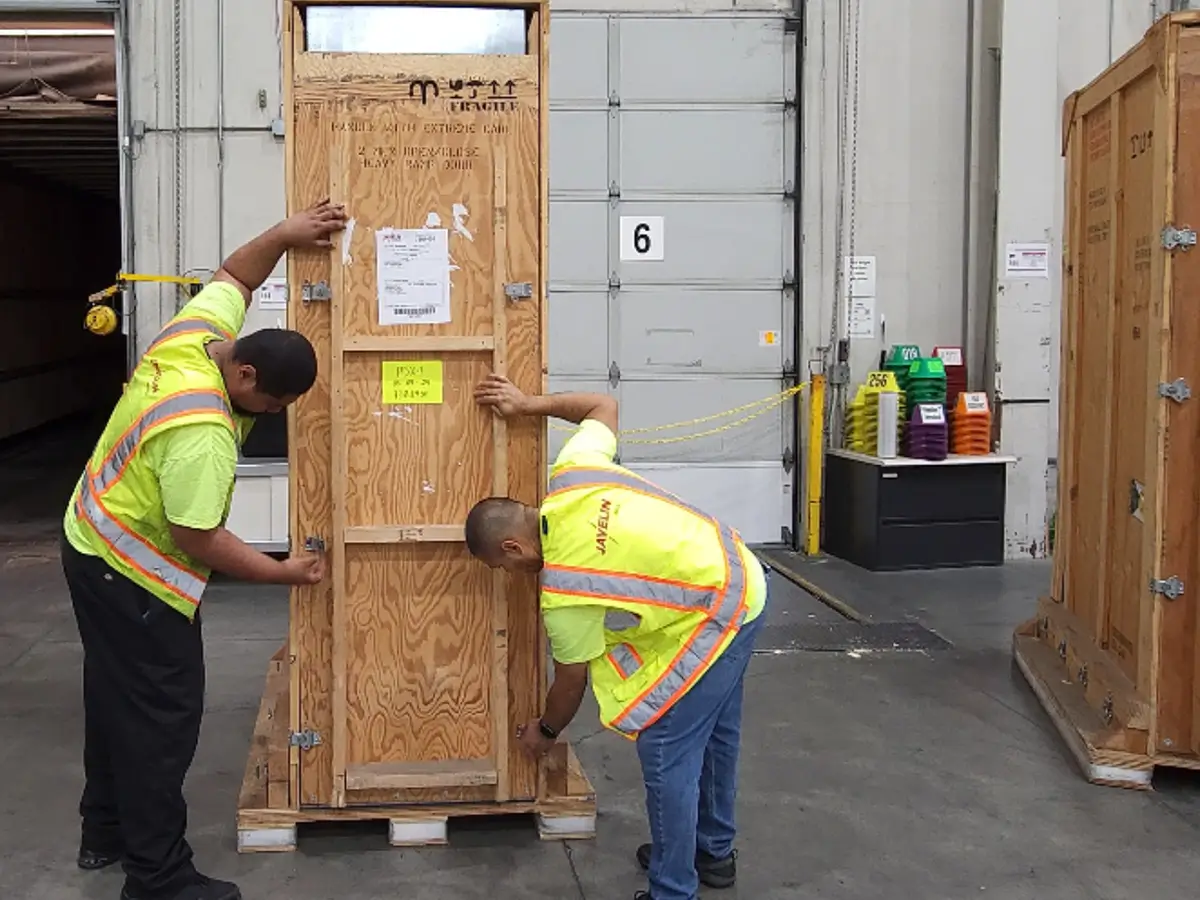 How-to-Move-Heay-Equipment How to move heavy equipment with the help of machinery riggers near me